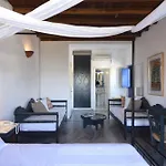 Otel Lefkes Village
